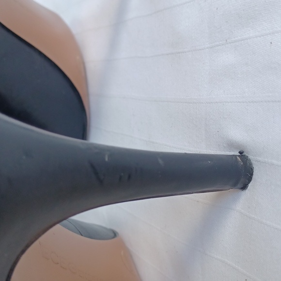 BCBGeneration "Cielo" Black Leather Pump- Sz. 7.5 - Picture 7 of 16